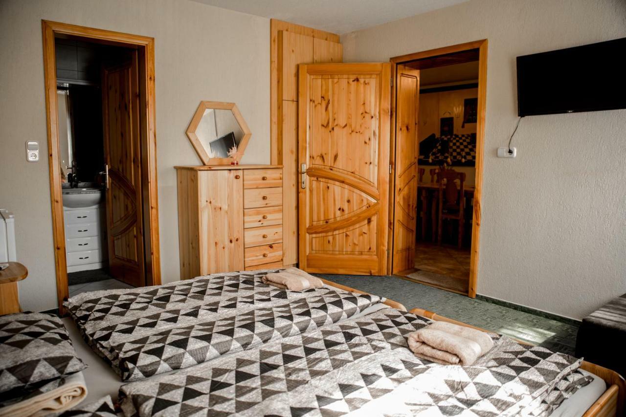 Hotel Berger Pince-Vendeghaz, Hajosi Pincek Exterior foto