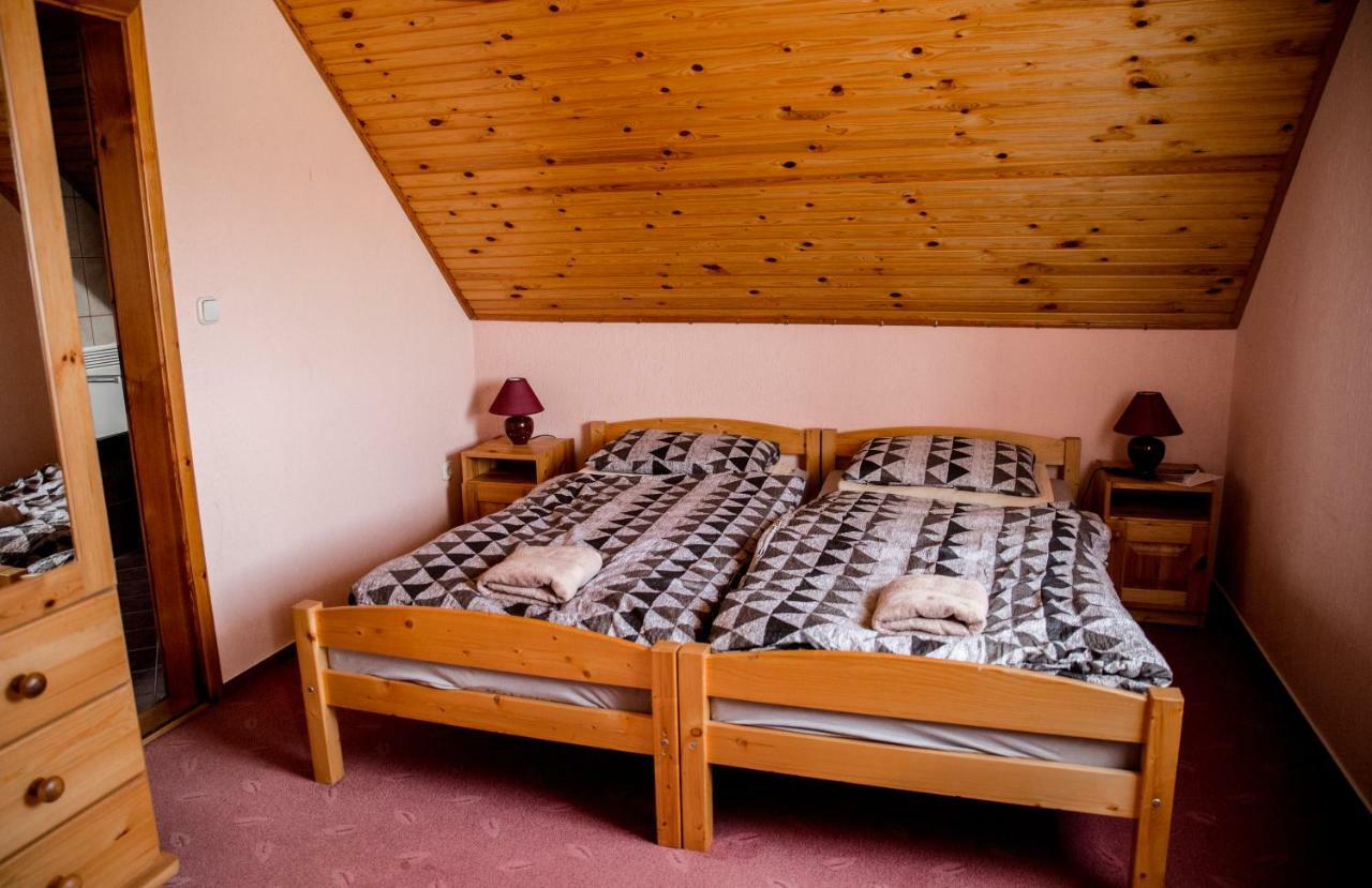 Hotel Berger Pince-Vendeghaz, Hajosi Pincek Exterior foto